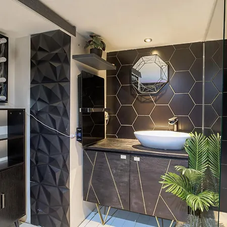 Daire Secret Loft - Hyper Centre, Proche Metro Lyon